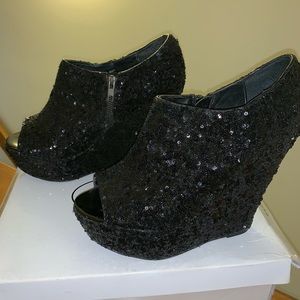 WOAH black sequin bootie Steve Madden 10M